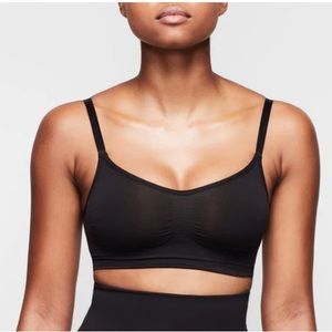 Skims seamless sculpt bralette size s/m color onyx